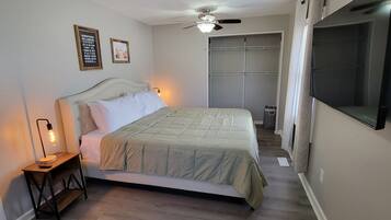 2 bedrooms, desk, iron/ironing board, travel crib