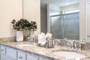 Hair dryer, towels - Disney Getaway! Private Pool & Themed Bedrooms. Book Now! #WW1256 (Orlando)