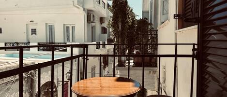 House | Outdoor dining