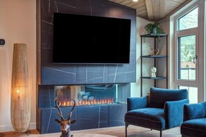 TV, fireplace