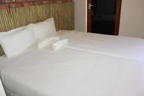 Pandeinge - Budget Double or Twin Room