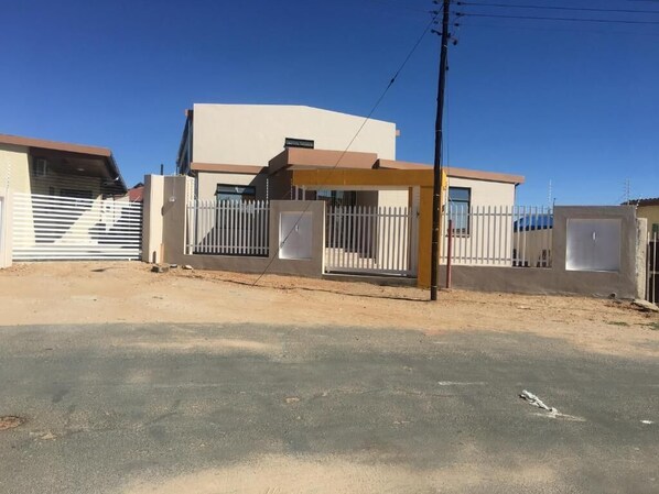 Exterior - Pandeinge - Family Room with Bathroom (Windhoek)