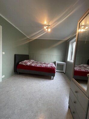 아파트 | 4 개의 침실, 다리미/다리미판, 무료 WiFi, 침대 시트