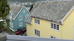 Apartment | Property grounds - Central Arctic Apartment - 4 Bedrooms and Parking (Tromsø)