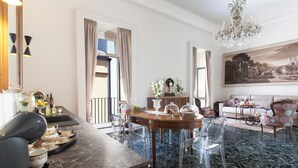 Daily cooked-to-order breakfast for a fee - Grace Suites (Sorrento)