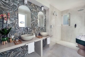 Deluxe Room | Bathroom | Free toiletries, hair dryer, bathrobes, slippers - Grace Suites (Sorrento)