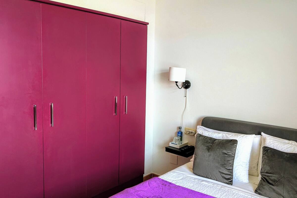 Standard Double Room, Beach View | Gebar bulu kapas, busa memori, dihias secara berasingan, meja 