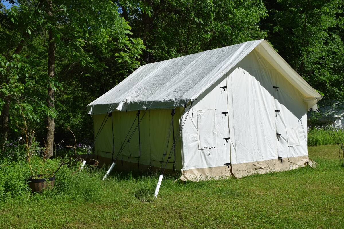 Tenda Mewah | Selimut bulu angsa, Wi-Fi gratis, dan didekorasi berbeda-beda
