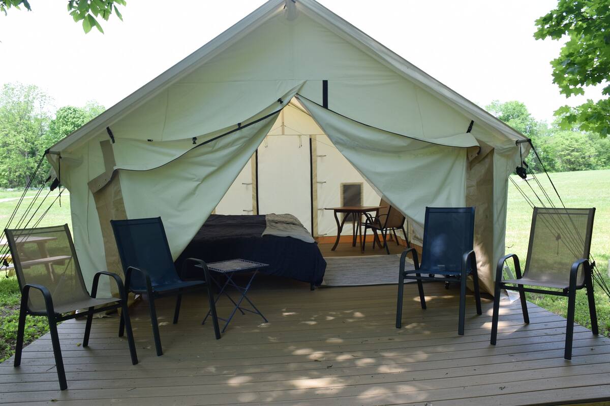 Tenda Mewah, 2 Tempat Tidur Queen | Selimut bulu angsa, Wi-Fi gratis, dan didekorasi berbeda-beda
