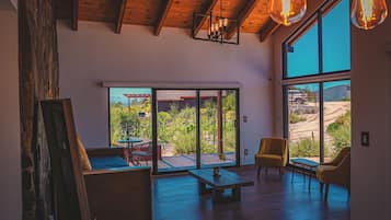 Family Suite, Vineyard View | Living area
