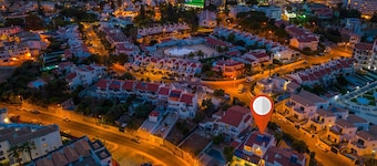 Villa w/ heatable pool & 2 jacuzzis, Albufeira