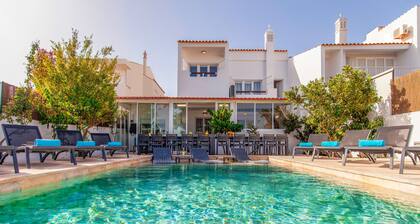 Villa with heatable pool and 2 jacuzzis