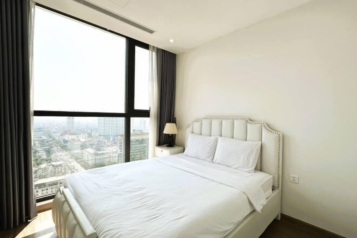 2 bedrooms, premium bedding, down comforters, pillowtop beds