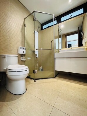 Luxury Apartment, 2 Bedrooms, City View | Bathroom