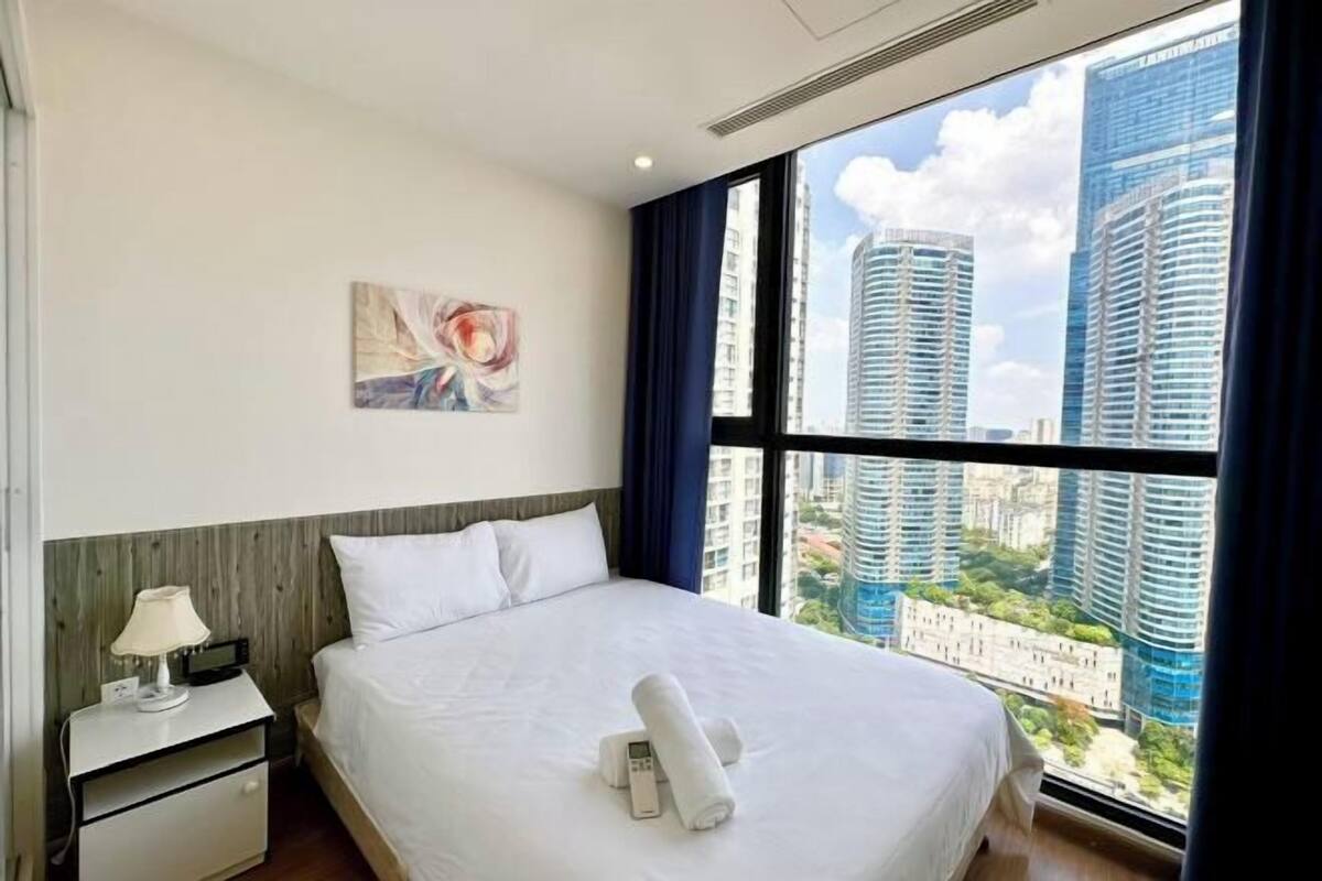 2 bedrooms, premium bedding, down comforters, pillowtop beds