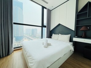 Appartement luxueux, 2 chambres, vue sur la ville | Literie de qualité, couette en duvet, lit avec matelas à plateau-coussin