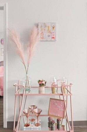 Interior - Pretty Inn Pink (Nashville)