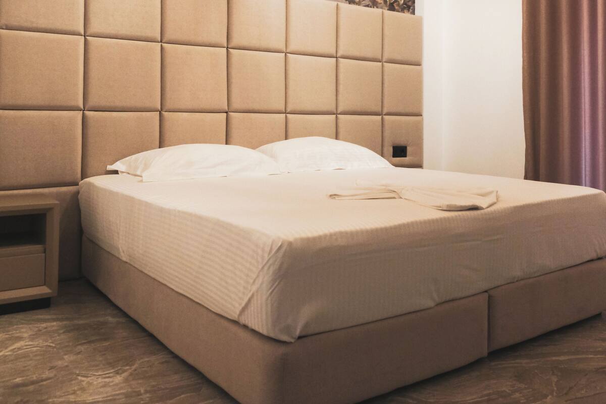 Comfort Room | 1 bedroom, desk, laptop workspace, free WiFi