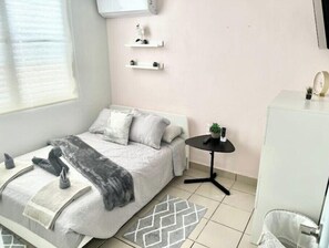 4 bedrooms, in-room safe, iron/ironing board, travel crib