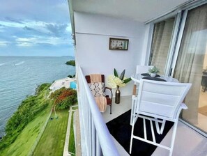 Outdoor dining - “Casa Vista” Breathtaking ocean, and marina views! Spectacular and tranquil!🇵🇷🏝️ (Fajardo)