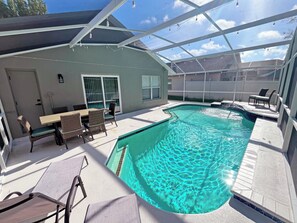 A heated pool - Bright contemporary home, recently renovated, private south facing pool, movie room (Kissimmee)