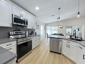 Fridge, microwave, oven, stovetop - Bright contemporary home, recently renovated, private south facing pool, movie room (Kissimmee)