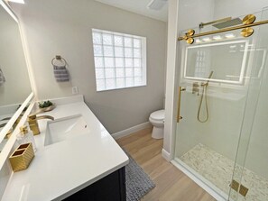 Hair dryer, towels - Bright contemporary home, recently renovated, private south facing pool, movie room (Kissimmee)