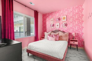 4 bedrooms, WiFi, bed sheets - Pretty Inn Pink (Nashville)