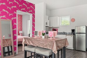 Micro-ondes, four, plaque de cuisson, lave-vaisselle