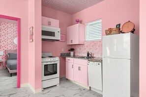 Microwave, oven, stovetop, dishwasher - Pretty Inn Pink (Nashville)