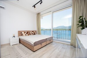4 bedrooms, desk, iron/ironing board, WiFi - Your perfect vacation in your own home on the Adriatic coastline (Tivat)