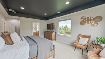 5 habitaciones, tabla de planchar con plancha y cuna de viaje