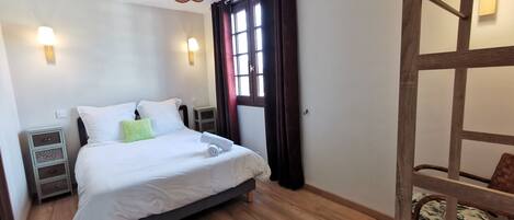 1 habitación, wifi y ropa de cama