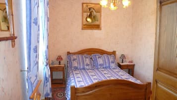 4 bedrooms, iron/ironing board, travel cot, free WiFi