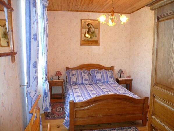 4 chambres, fer et planche à repasser, lit parapluie, Wi-Fi gratuit