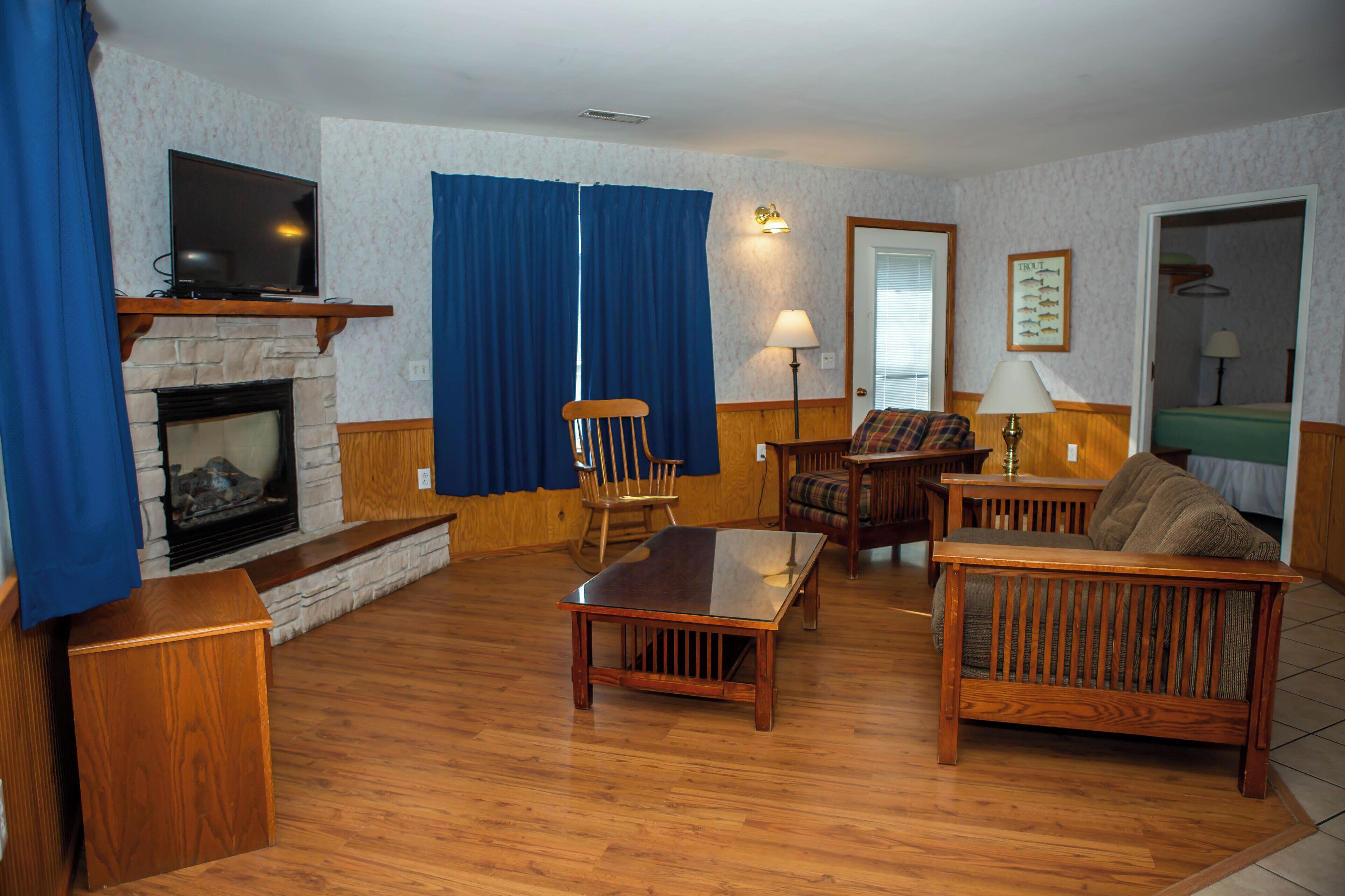 家庭小屋, 2 间卧室, 厨房 | 起居区 | 32-英寸纯平电视（配备卫星频道）