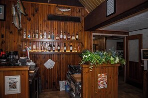 Restaurant - Montauk Lodge (Salem)