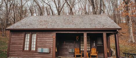 Basic Cabin, Patio | Premium bedding, pillowtop beds, desk, free rollaway beds