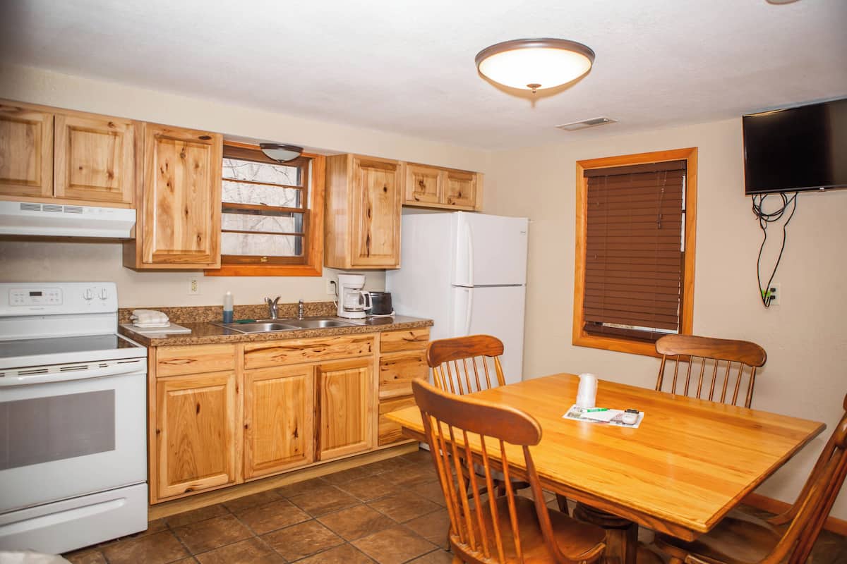 1 bedroom, premium bedding, pillow-top beds, desk