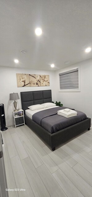 2 bedrooms, desk, iron/ironing board, free WiFi