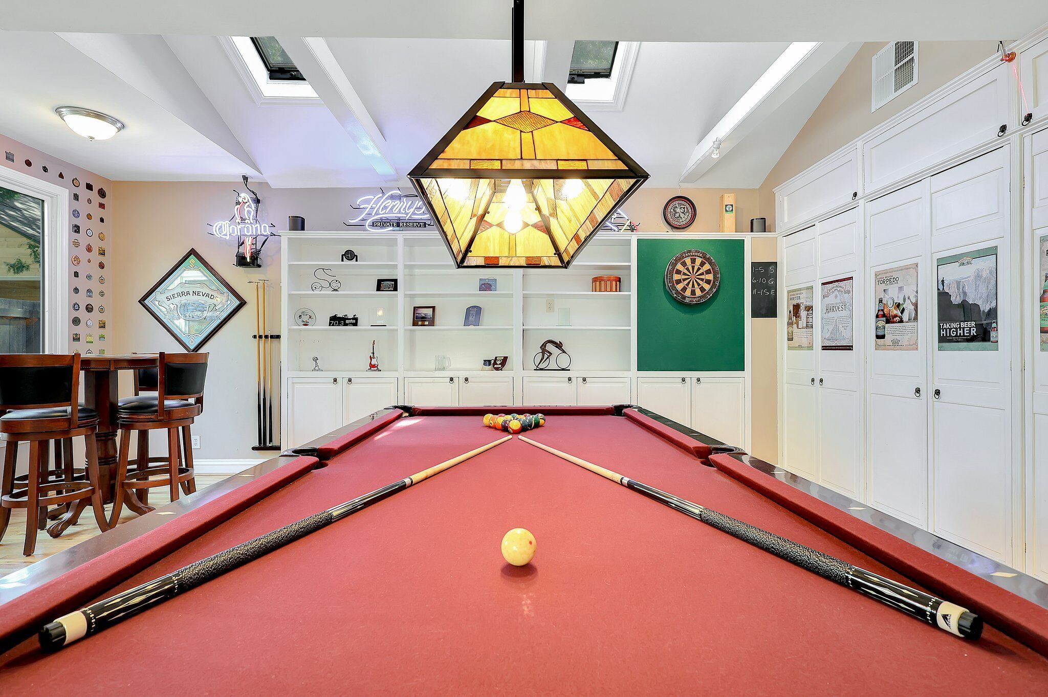 Chico Manor : Billiards & Patio
