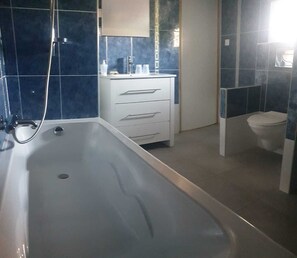 Bruser, håndklæder, Sæbe, Toiletpapir