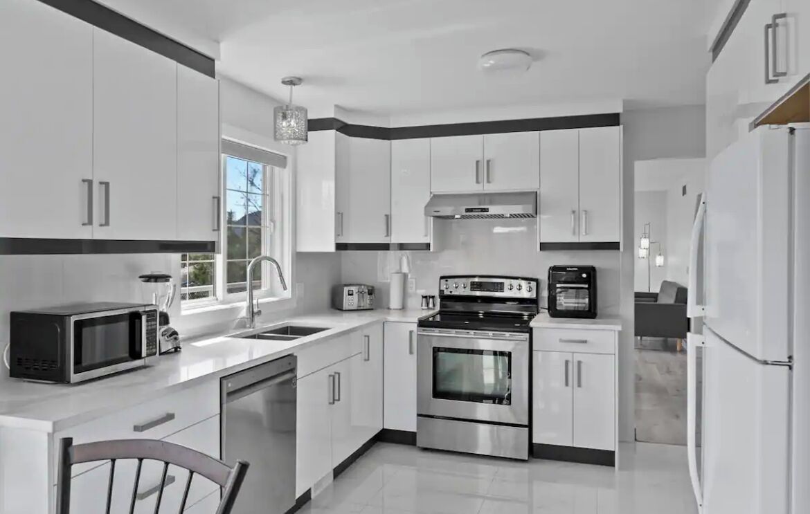 雪櫃、微波爐、焗爐、爐具