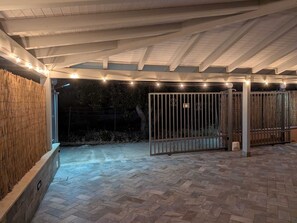 Property grounds - Cozy detached cottage with outdoor spaces. Ideal for families. (Carini)