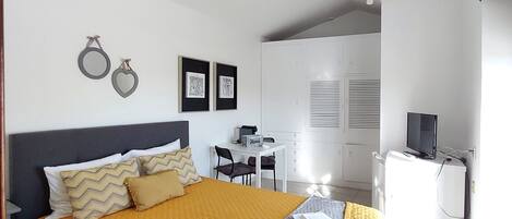 1 chambre, fer et planche à repasser, Wi-Fi, draps fournis