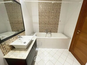 Handdukar och toalettpapper