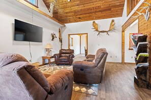 Living area - Anglers Rest, Cozy 2 bed,2 bath. All you need for a good time on & off the water (Fort Smith)