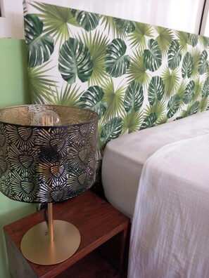 1 多间卧室、熨斗/熨衣板、旅行婴儿床、床单