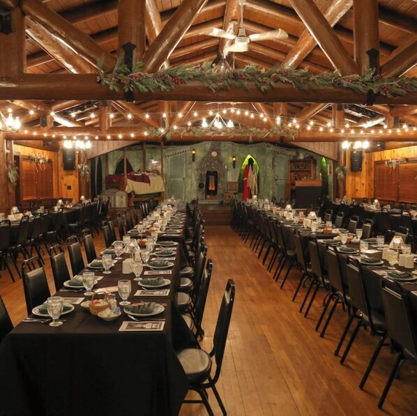 Dining - White Pines Lodge  (Mount Morris)