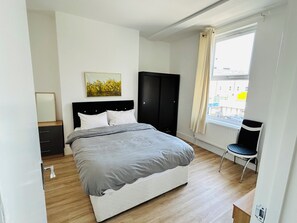 1 chambre, fer et planche à repasser, Wi-Fi, draps fournis